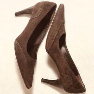 Banana Republic classic ‘wingtip’ pump-6 1/2